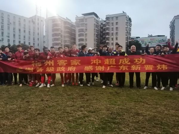 第30分钟，切尔西右路加拉格尔下底横传禁区斯特林点球点附近推射太正被门将扑出。